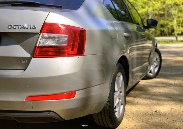 Skoda Octavia cena 29600 przebieg: 209000, rok produkcji 2013 z Strzyżów małe 407